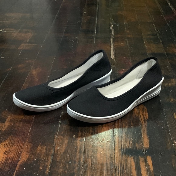 NWOT BNCO Platform/Wedge Flats Size: 9 - Picture 2 of 11